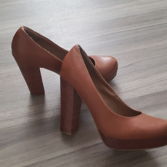 LE CHATEAU Brown shoes - Picture 3 of 3